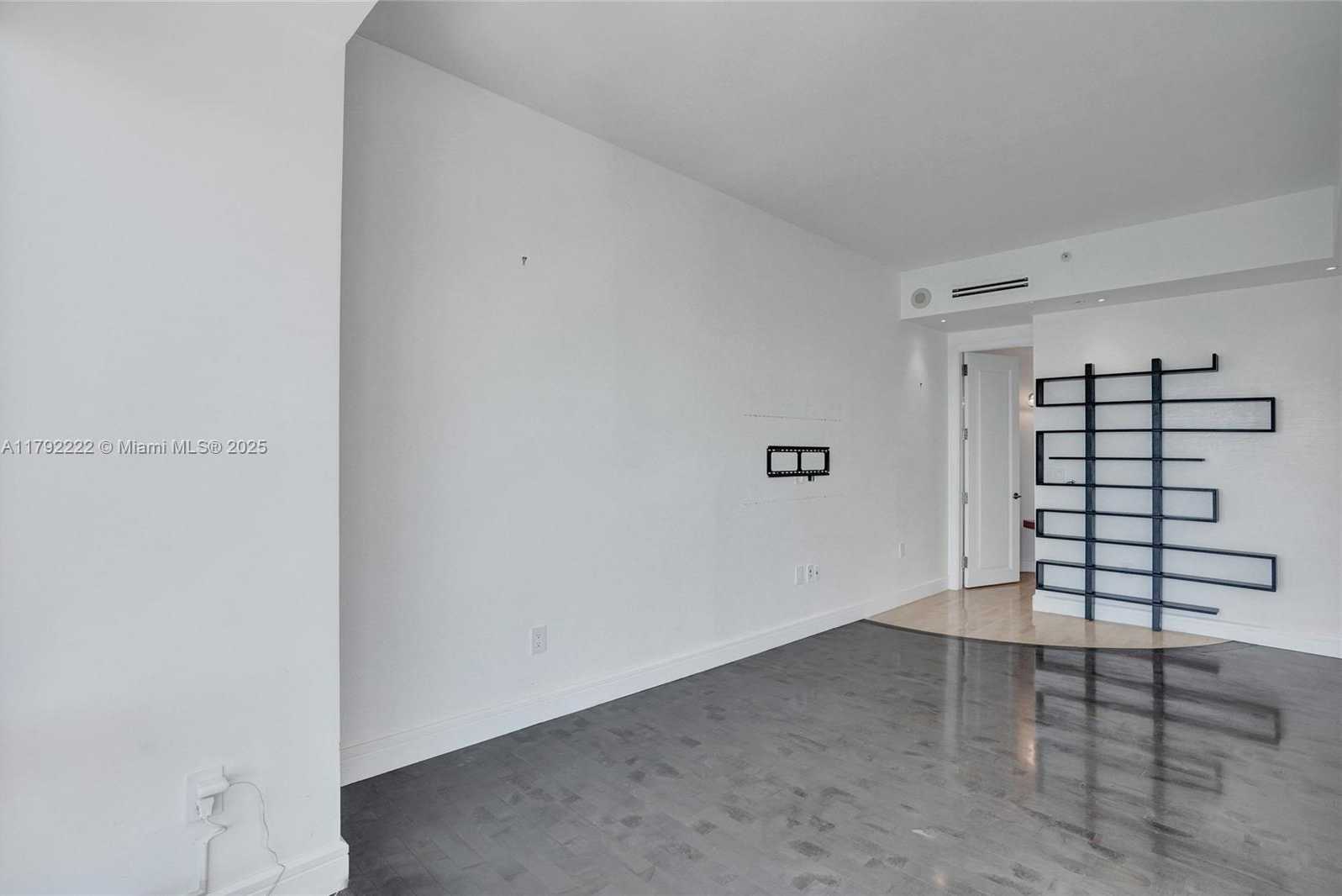 Small Image of 1425 BRICKELL AVE #62E, Miami Number 19
