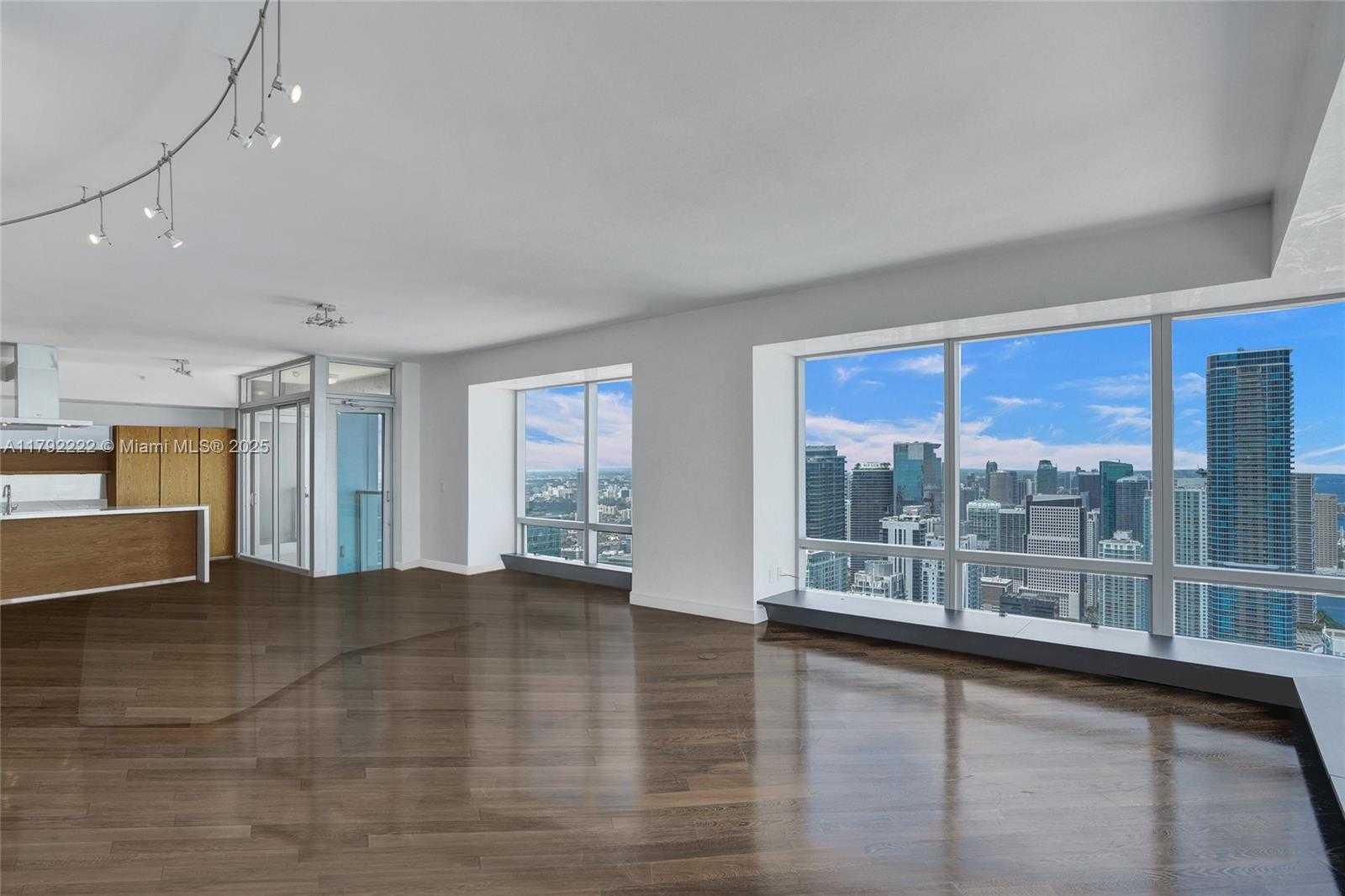Small Image of 1425 BRICKELL AVE #62E, Miami Number 2