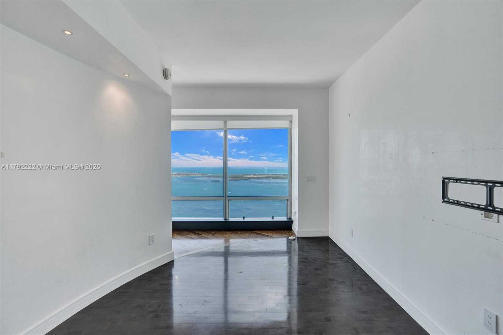 Small Image of 1425 BRICKELL AVE #62E, Miami Number 20