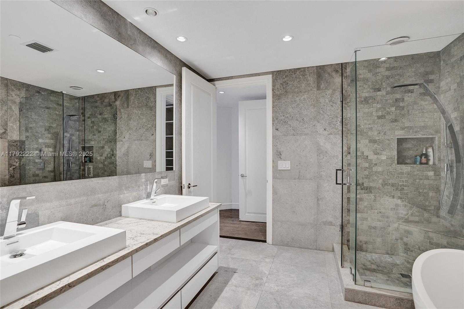 Small Image of 1425 BRICKELL AVE #62E, Miami Number 9