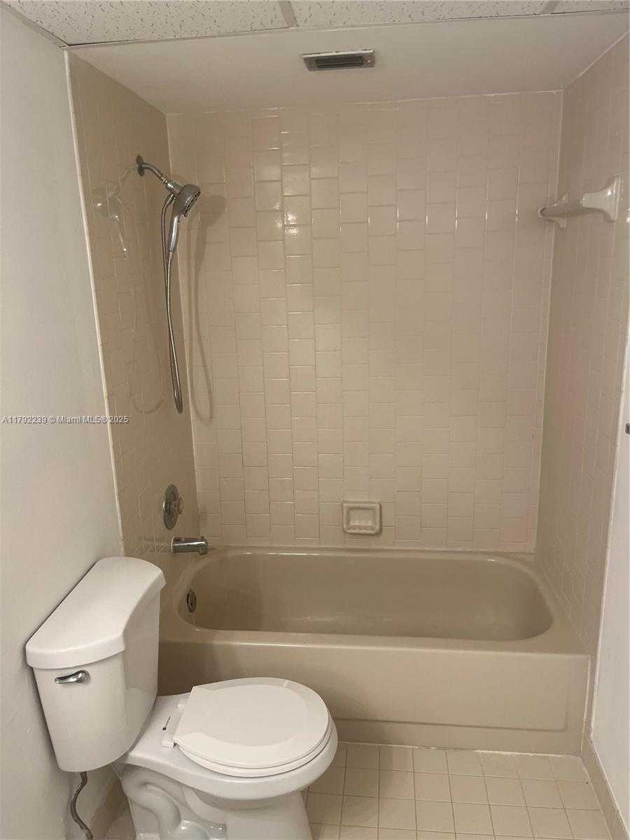 Small Image of 8290 Lake Dr, Doral, FL 33166, USA Number 5