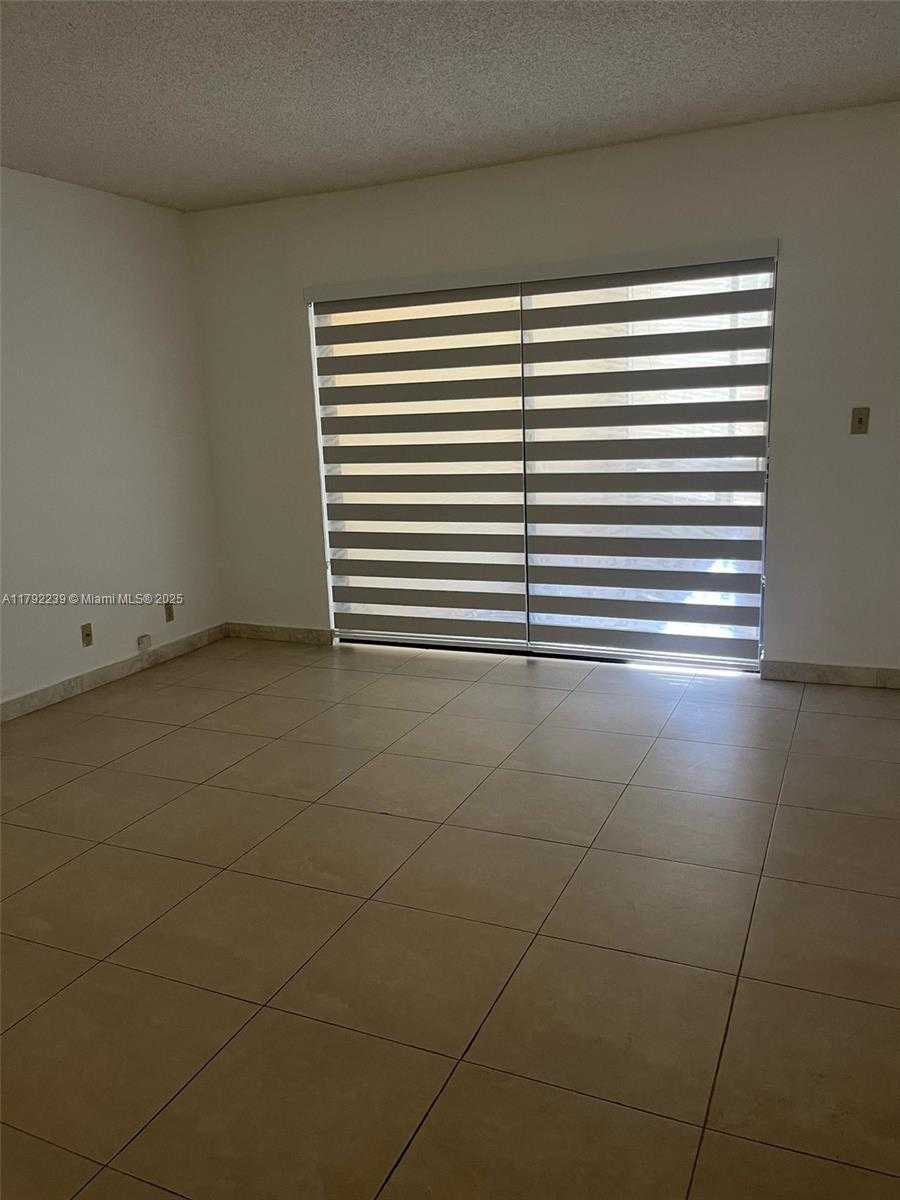 Small Image of 8290 Lake Dr, Doral, FL 33166, USA Number 6