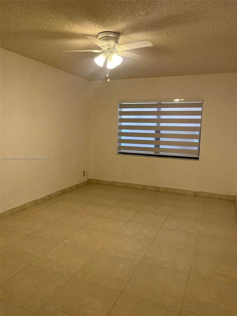 Small Image of 8290 Lake Dr, Doral, FL 33166, USA Number 7