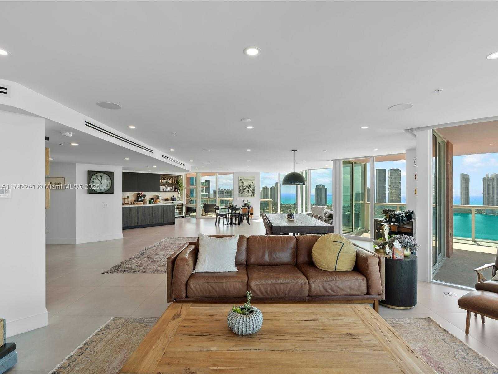 Small Image of 3370 HIDDEN BAY DR #2900, Aventura Number 11