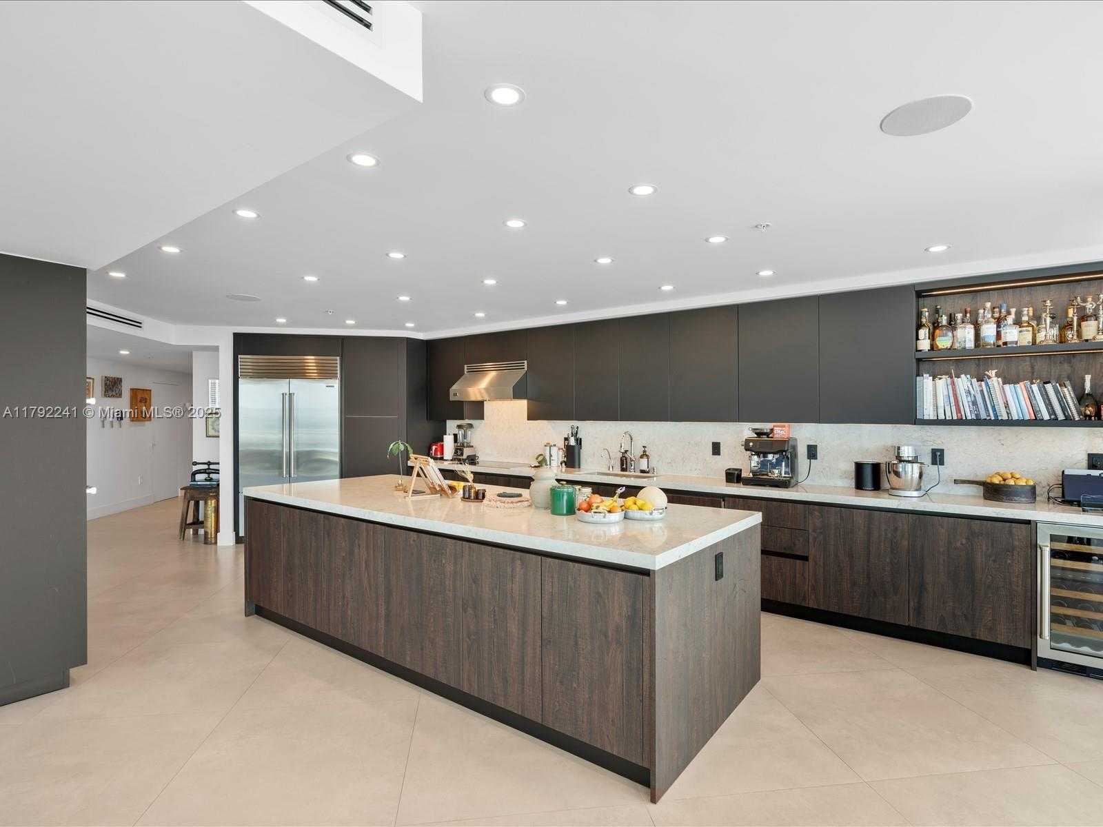 Small Image of 3370 HIDDEN BAY DR #2900, Aventura Number 17