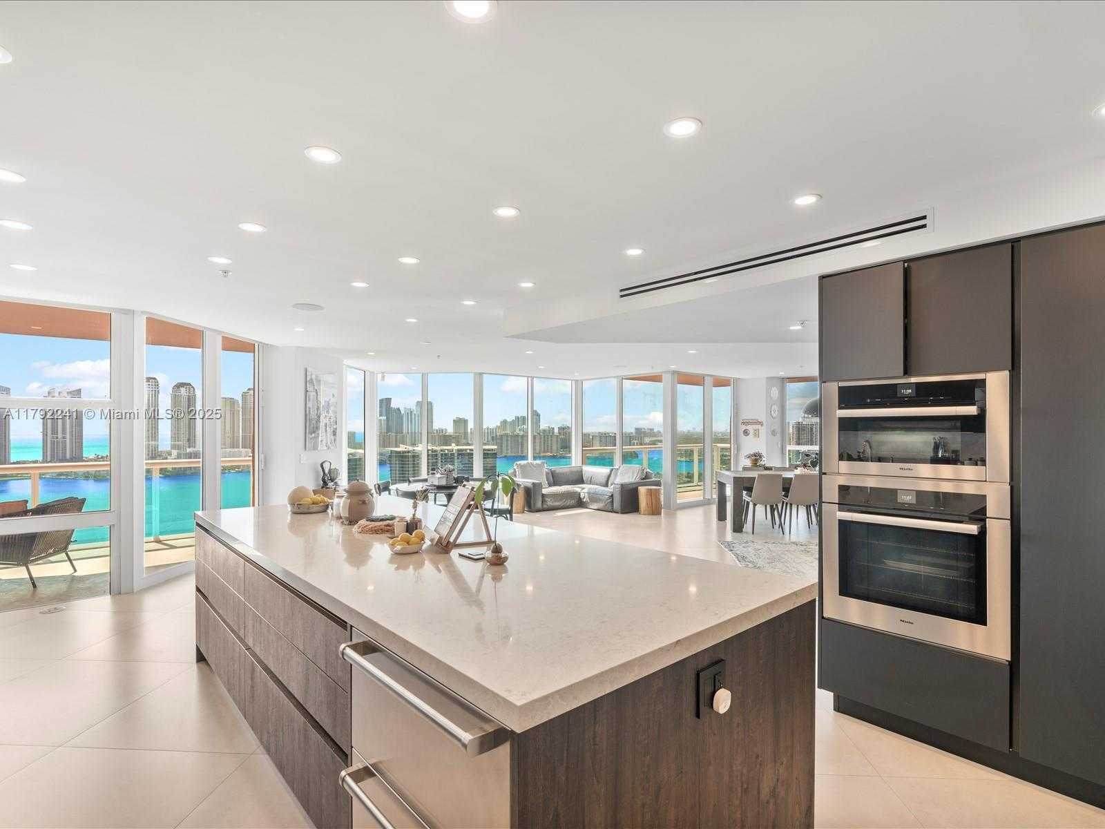 Small Image of 3370 HIDDEN BAY DR #2900, Aventura Number 18