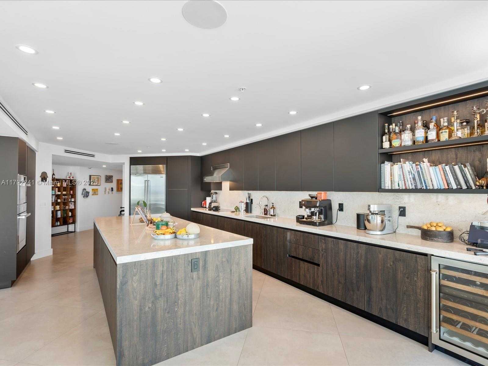Small Image of 3370 HIDDEN BAY DR #2900, Aventura Number 19