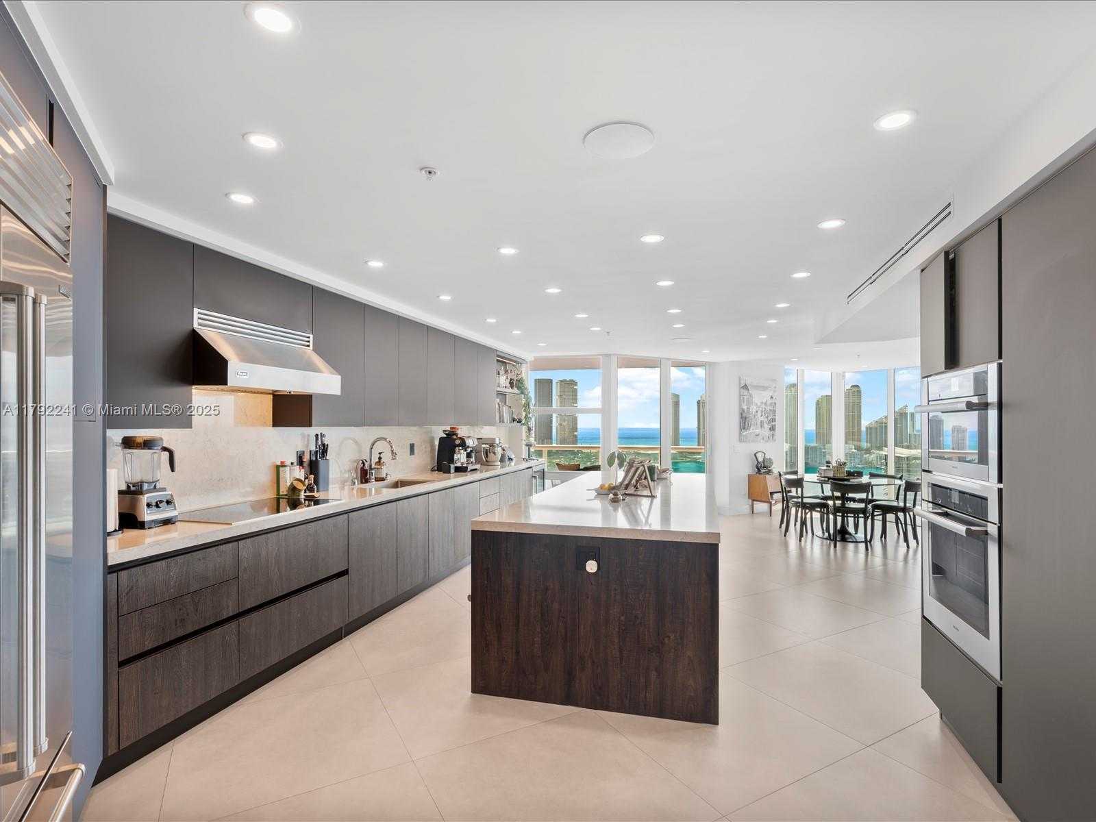 Small Image of 3370 HIDDEN BAY DR #2900, Aventura Number 21