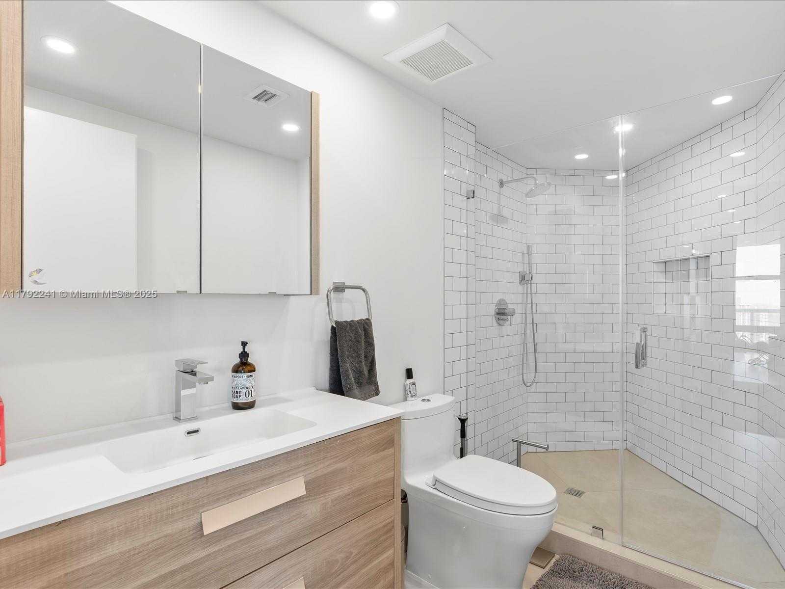 Small Image of 3370 HIDDEN BAY DR #2900, Aventura Number 26