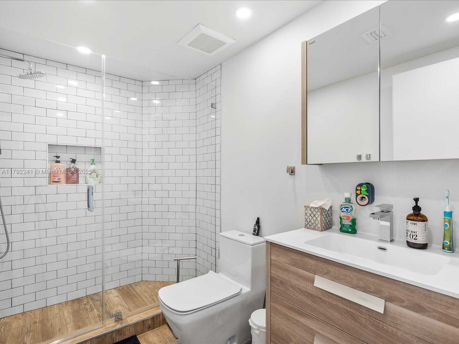 Small Image of 3370 HIDDEN BAY DR #2900, Aventura Number 29