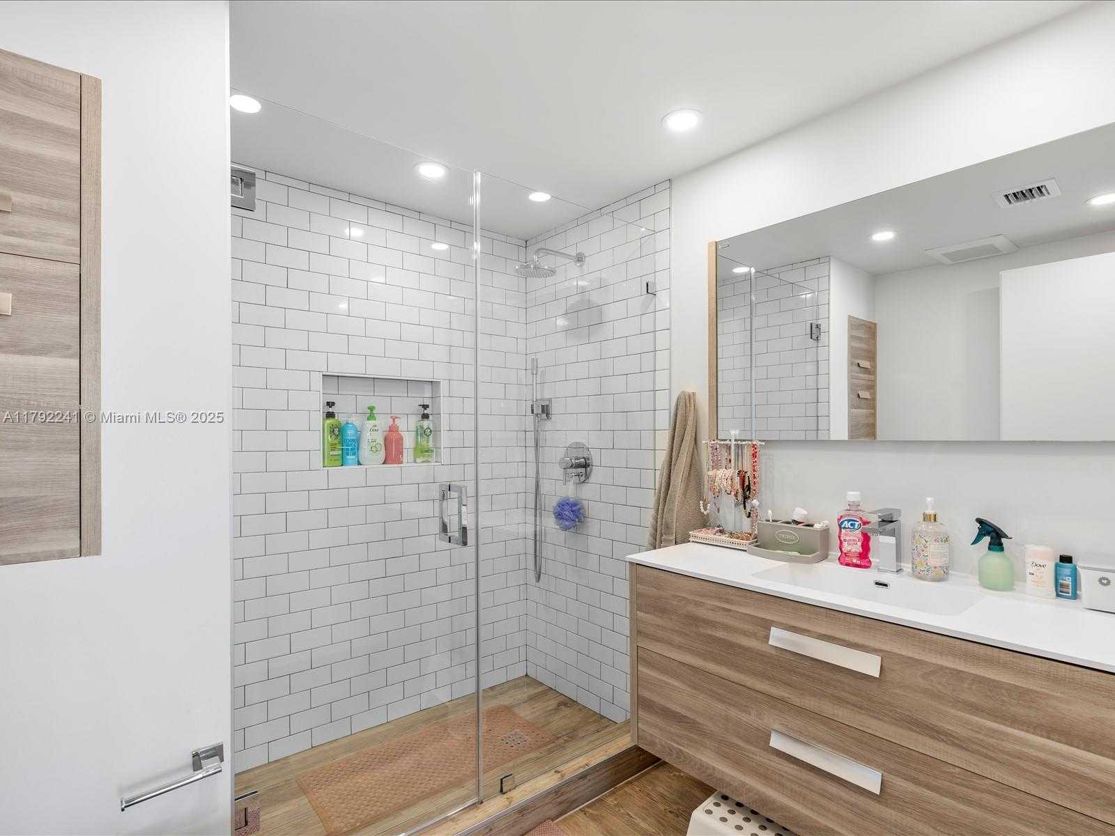 Small Image of 3370 HIDDEN BAY DR #2900, Aventura Number 33