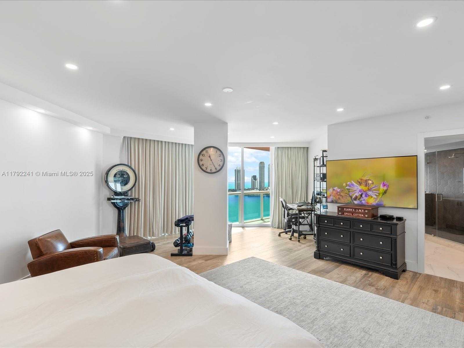 Small Image of 3370 HIDDEN BAY DR #2900, Aventura Number 38