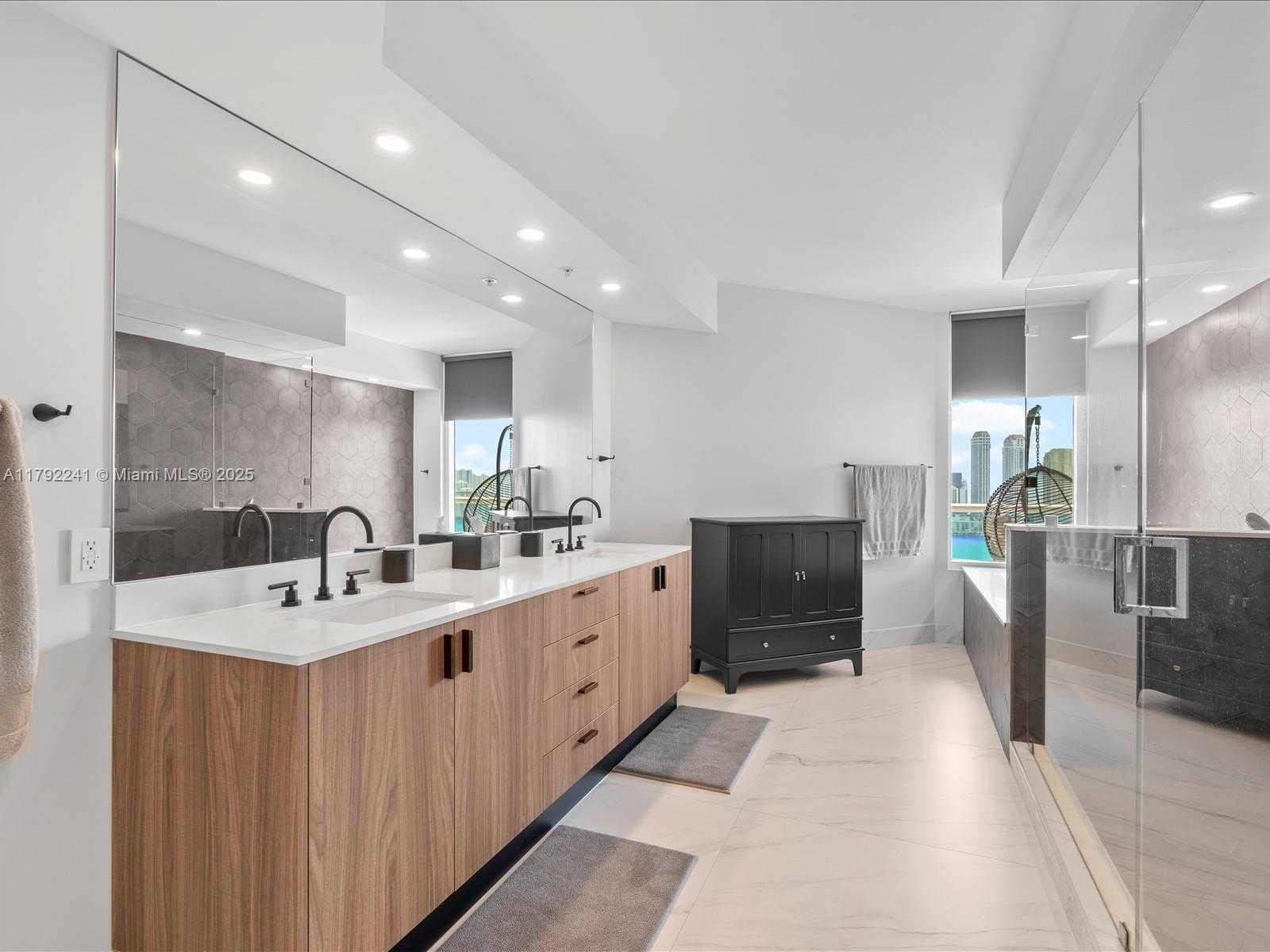 Small Image of 3370 HIDDEN BAY DR #2900, Aventura Number 39