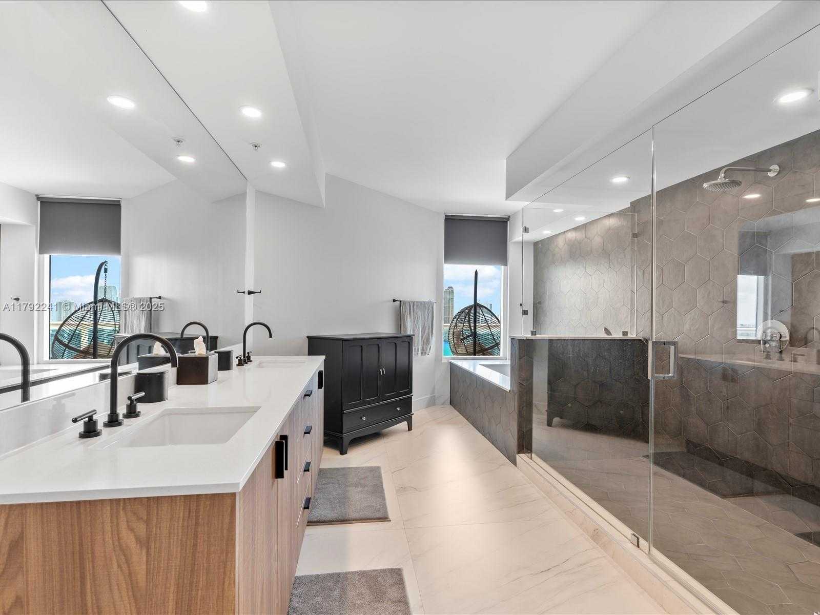 Small Image of 3370 HIDDEN BAY DR #2900, Aventura Number 40