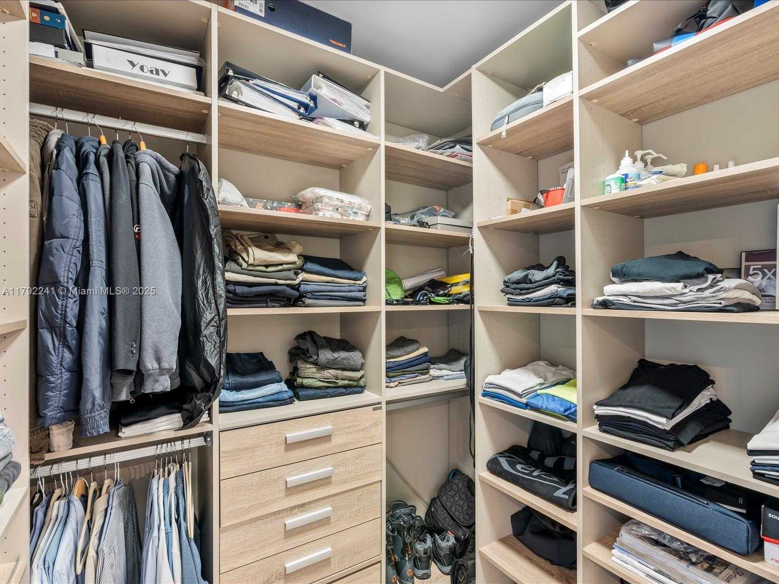 Small Image of 3370 HIDDEN BAY DR #2900, Aventura Number 41