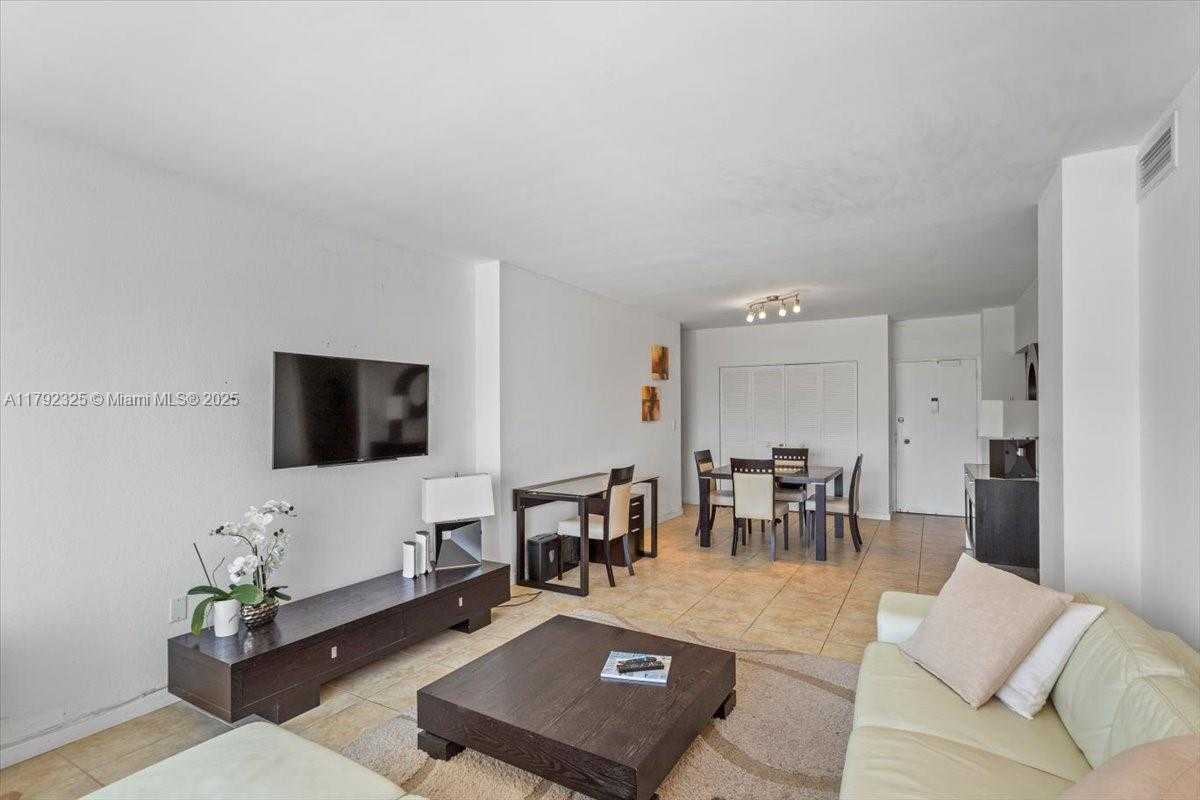 Small Image of 500 BAYVIEW DR #527, Sunny Isles Beach Number 11