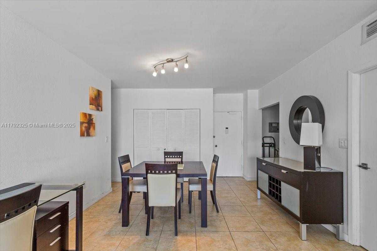 Small Image of 500 BAYVIEW DR #527, Sunny Isles Beach Number 12