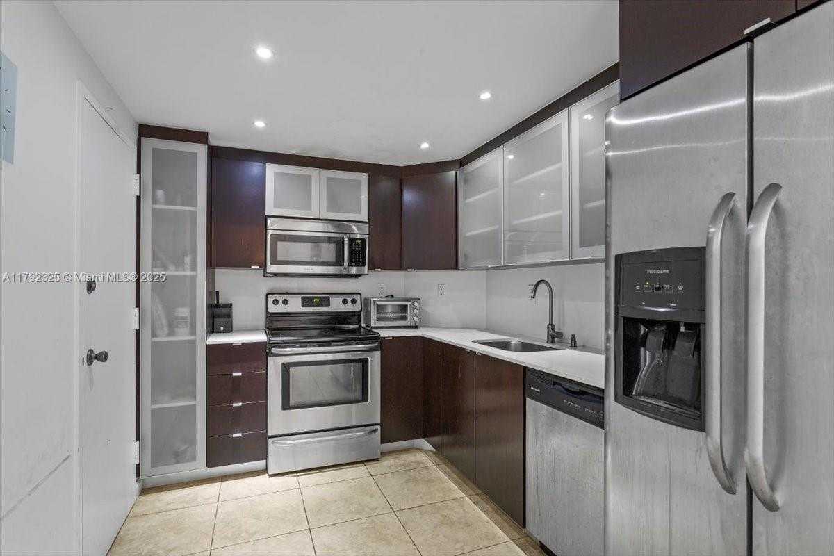 Small Image of 500 BAYVIEW DR #527, Sunny Isles Beach Number 15