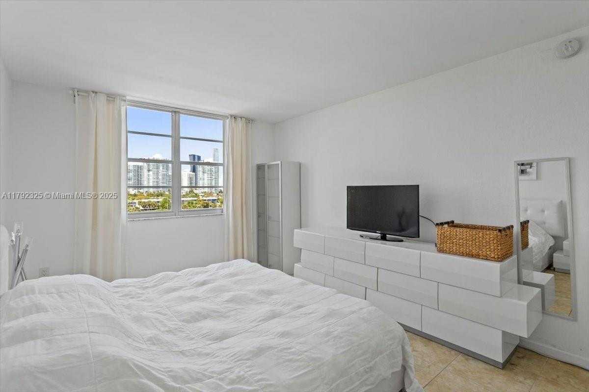 Small Image of 500 BAYVIEW DR #527, Sunny Isles Beach Number 21