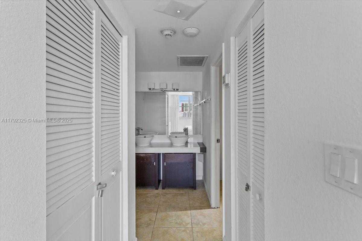 Small Image of 500 BAYVIEW DR #527, Sunny Isles Beach Number 24