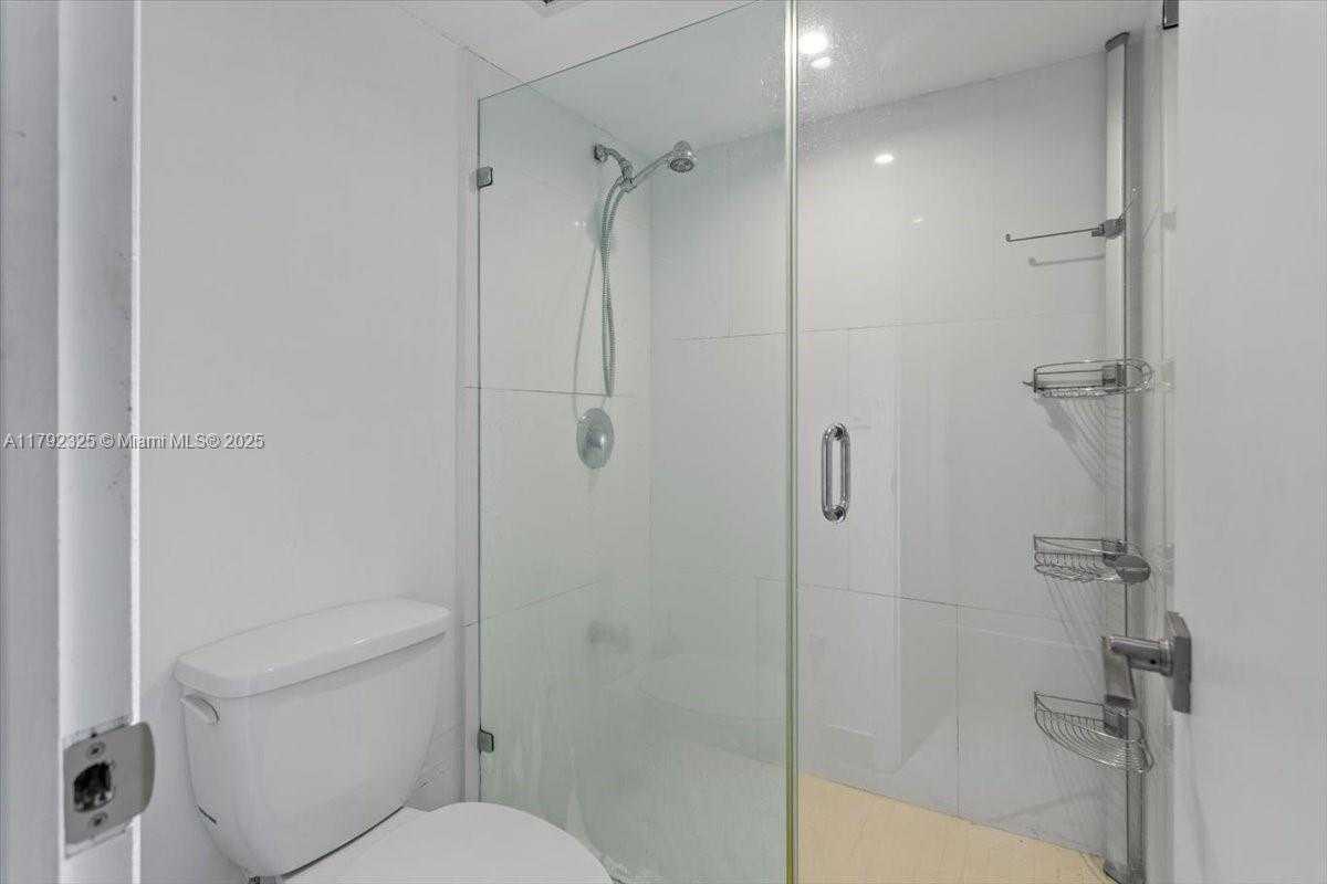 Small Image of 500 BAYVIEW DR #527, Sunny Isles Beach Number 26