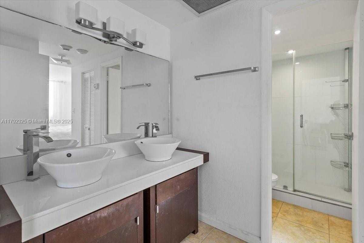 Small Image of 500 BAYVIEW DR #527, Sunny Isles Beach Number 27