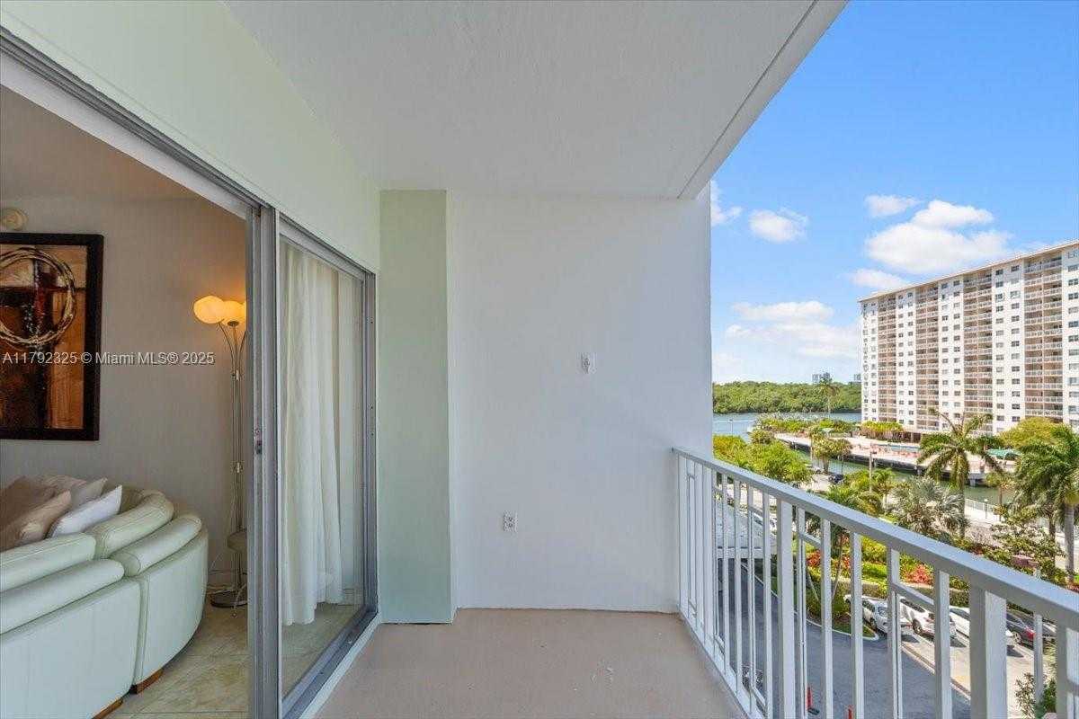 Small Image of 500 BAYVIEW DR #527, Sunny Isles Beach Number 28