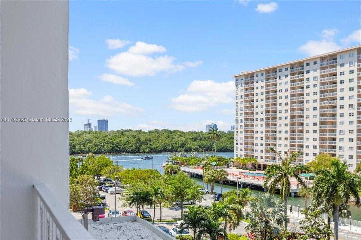 Small Image of 500 BAYVIEW DR #527, Sunny Isles Beach Number 29