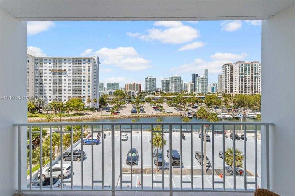 Small Image of 500 BAYVIEW DR #527, Sunny Isles Beach Number 30