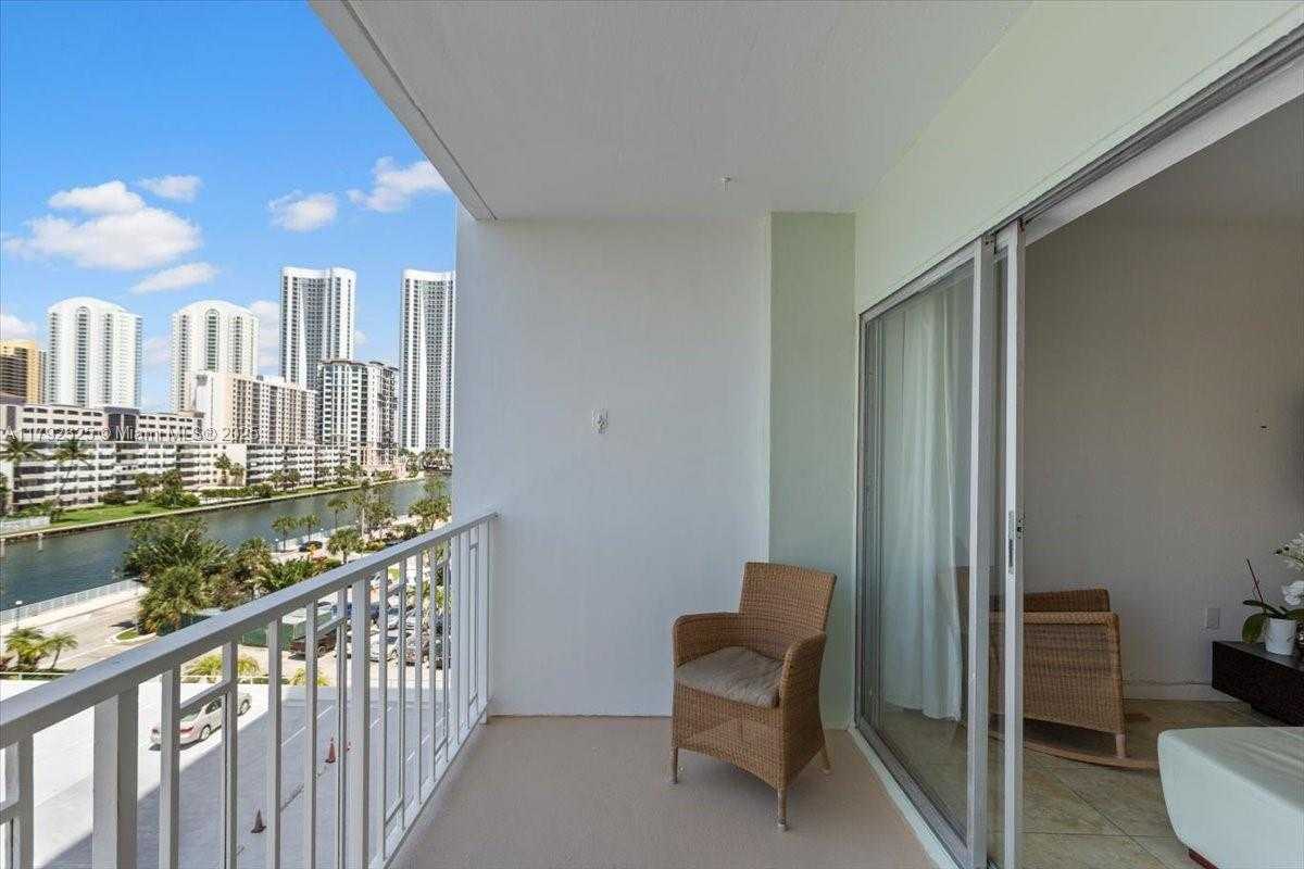 Small Image of 500 BAYVIEW DR #527, Sunny Isles Beach Number 32