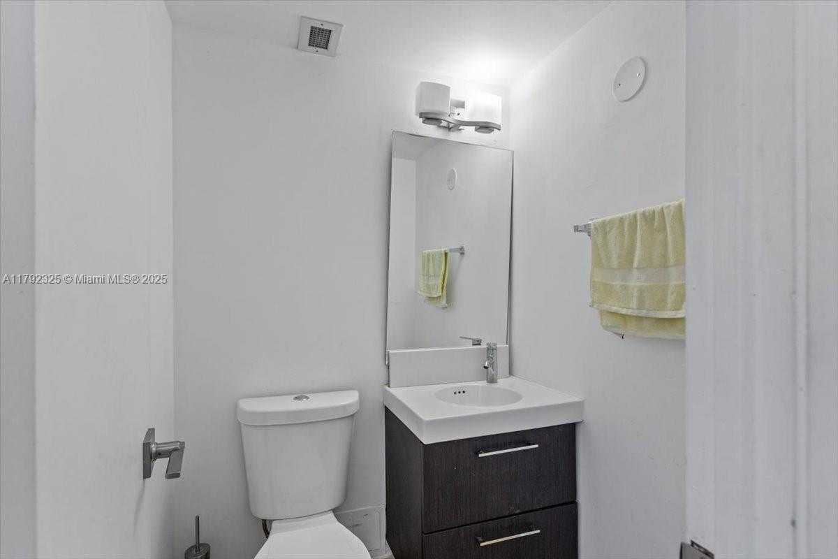 Small Image of 500 BAYVIEW DR #527, Sunny Isles Beach Number 33