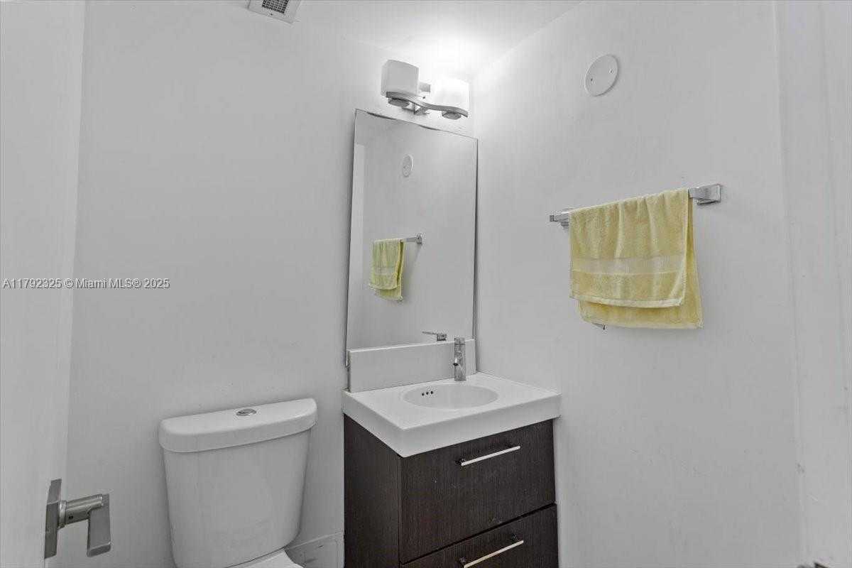 Small Image of 500 BAYVIEW DR #527, Sunny Isles Beach Number 34
