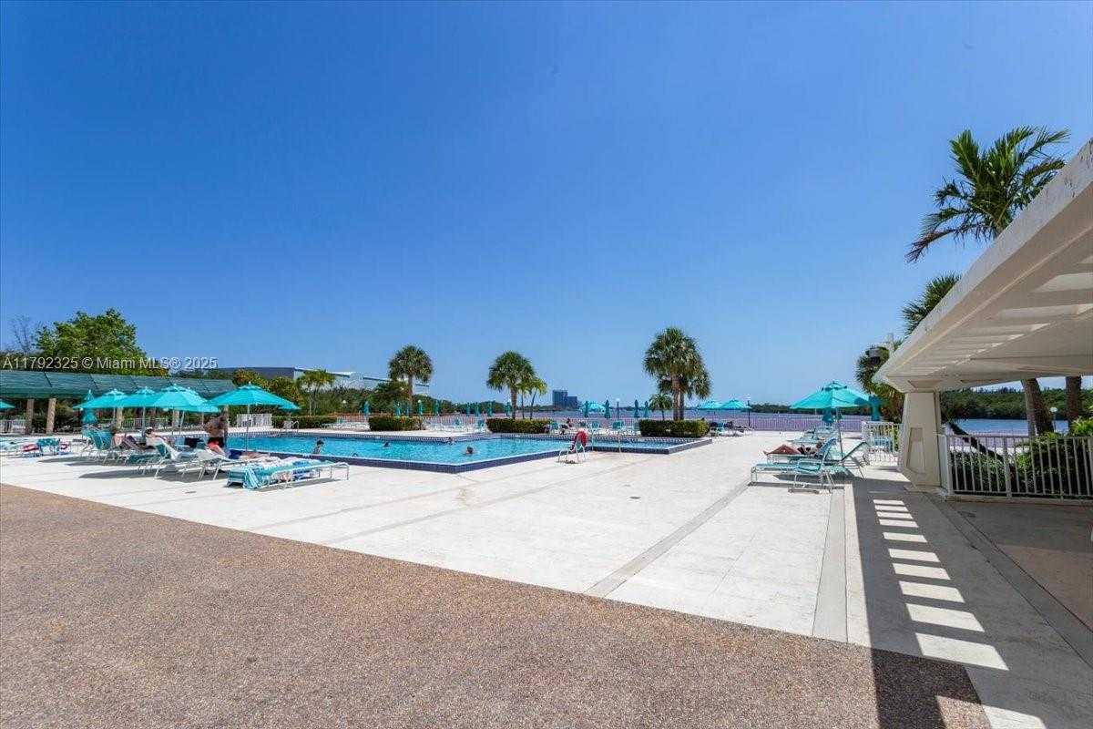 Small Image of 500 BAYVIEW DR #527, Sunny Isles Beach Number 37