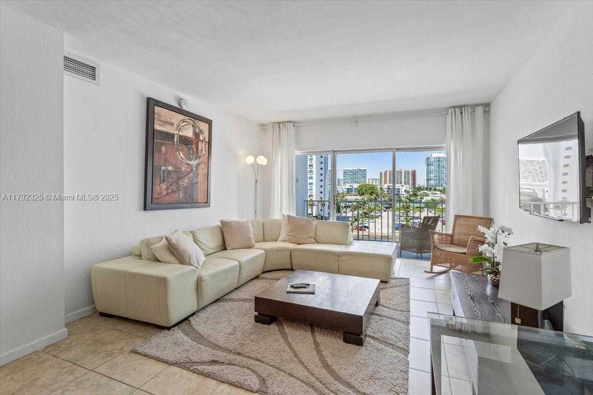 Small Image of 500 BAYVIEW DR #527, Sunny Isles Beach Number 7