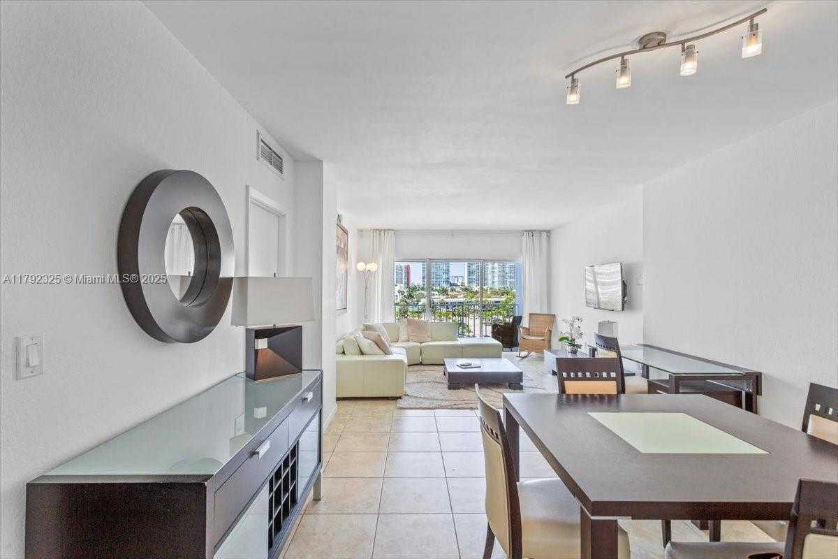 Small Image of 500 BAYVIEW DR #527, Sunny Isles Beach Number 8