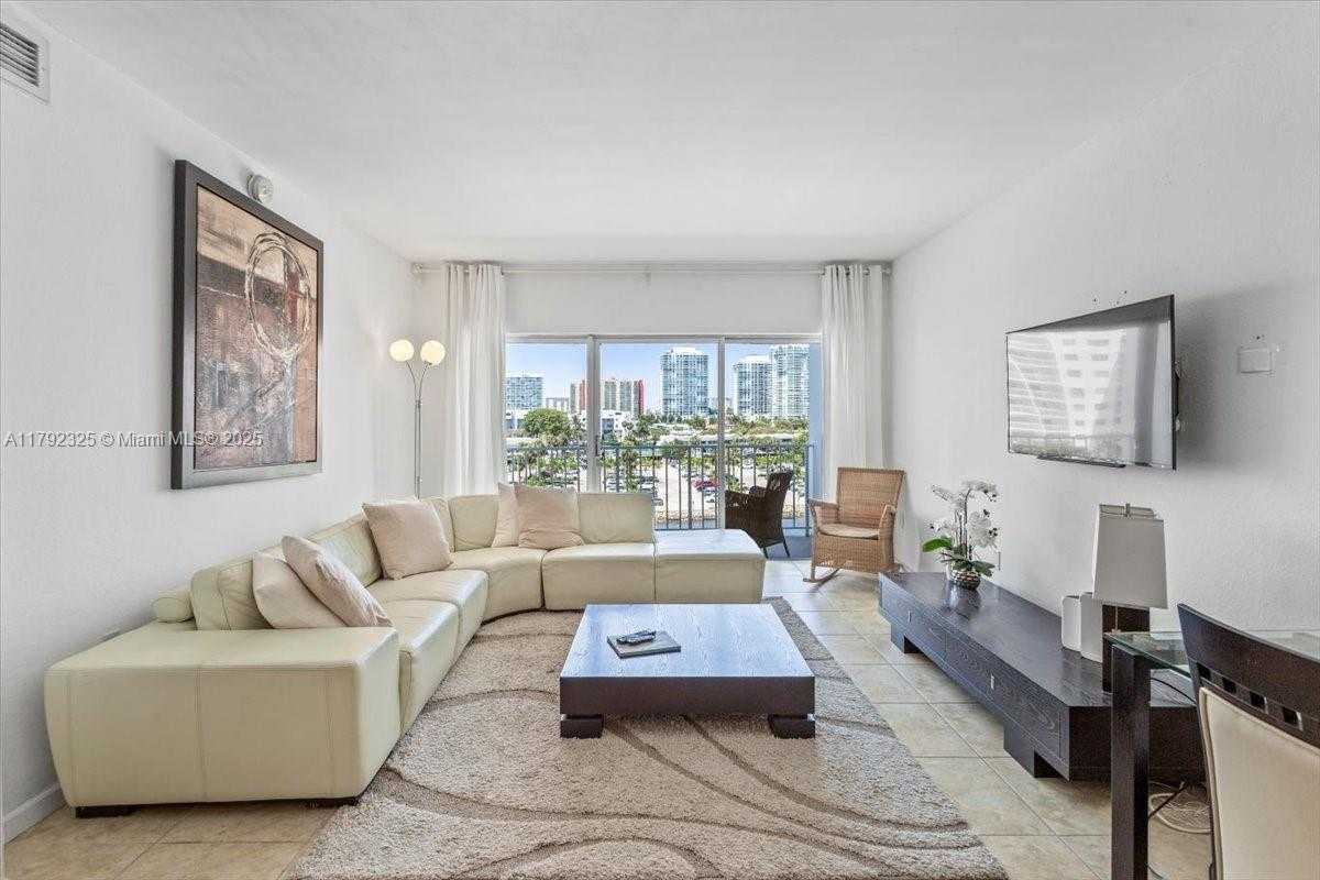 Small Image of 500 BAYVIEW DR #527, Sunny Isles Beach Number 9