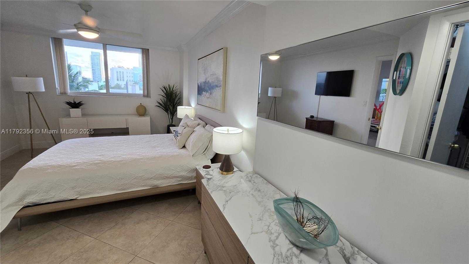 Small Image of 401 OCEAN DR #503, Miami Beach Number 10