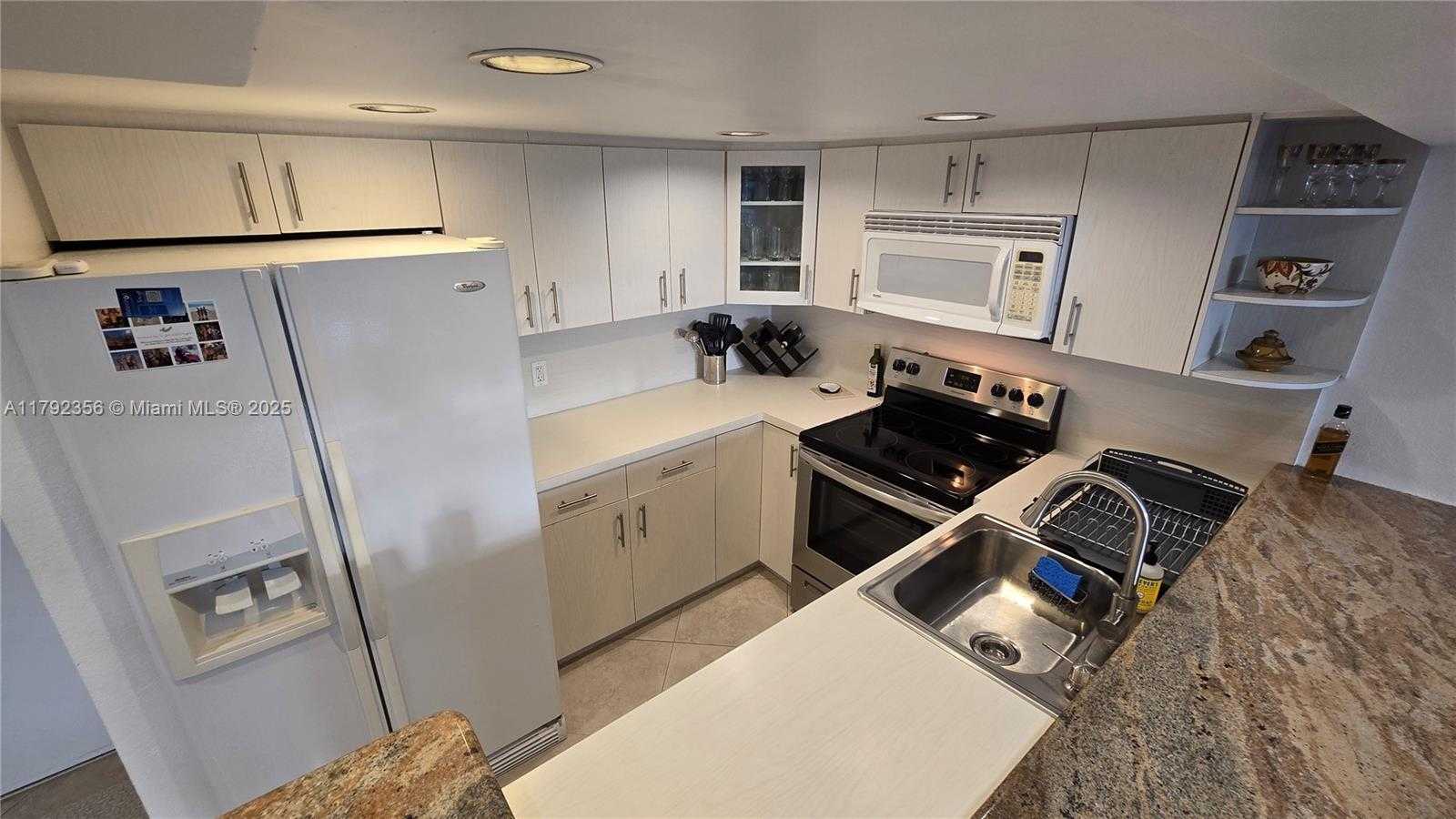 Small Image of 401 OCEAN DR #503, Miami Beach Number 5