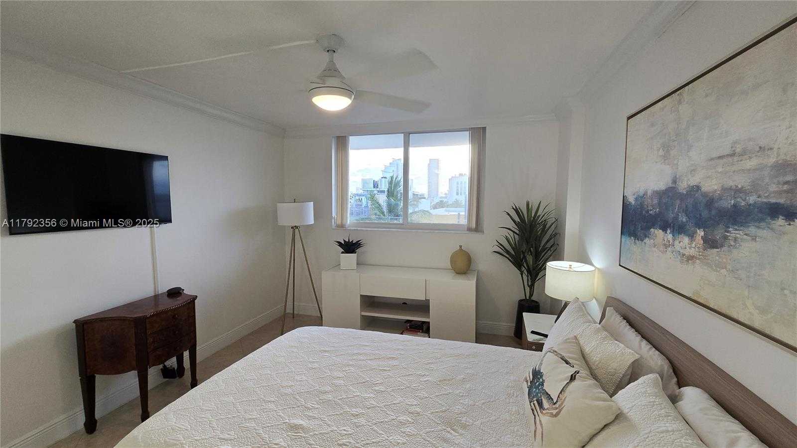 Small Image of 401 OCEAN DR #503, Miami Beach Number 8