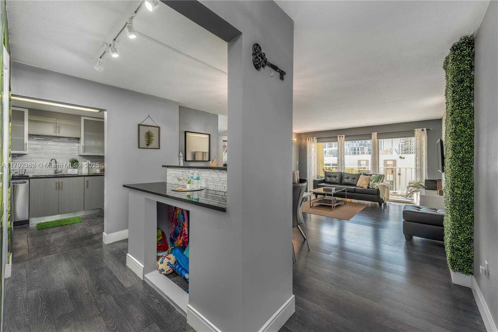 Small Image of 200 178TH DR #604, Sunny Isles Beach Number 11