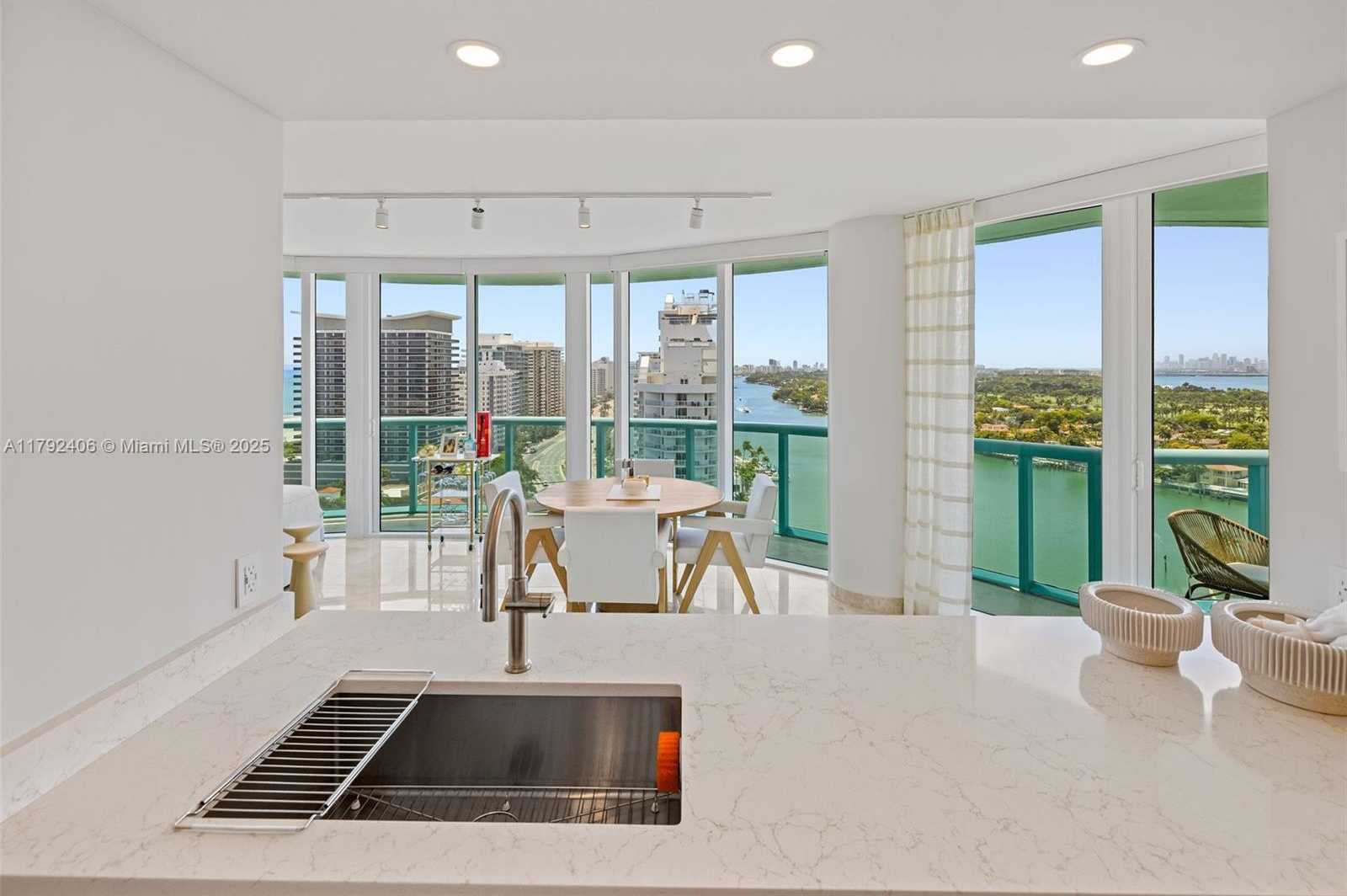 Small Image of 6000 INDIAN CREEK DR #18A, Miami Beach Number 13