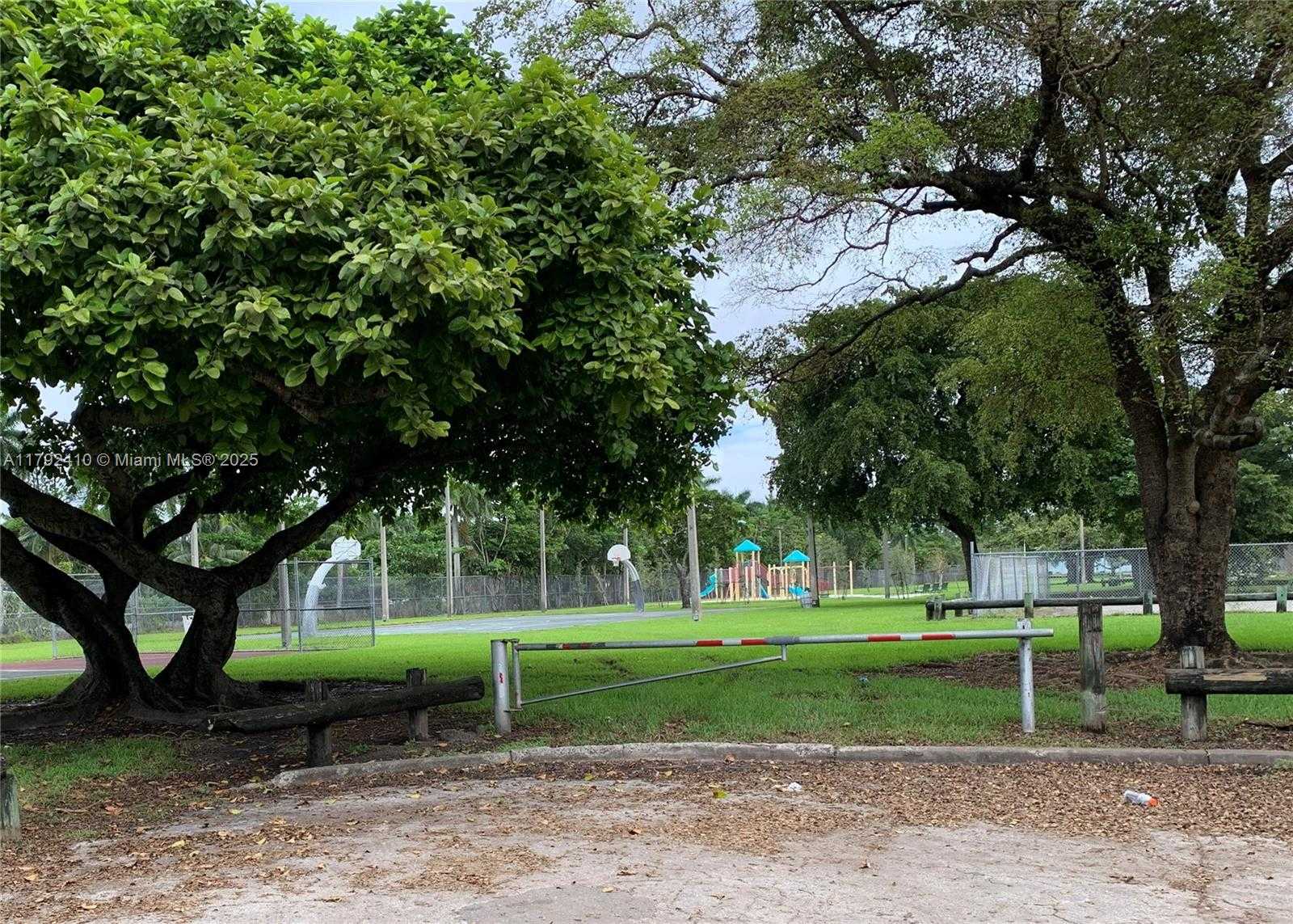 Small Image of 8457 NORTH WEST 4TH CT #8457, Miami Number 20
