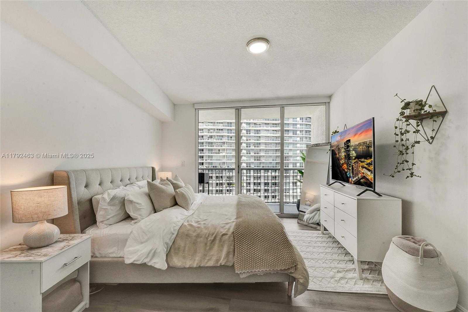 Small Image of 1750 NORTH BAYSHORE DR #4805, Miami Number 13
