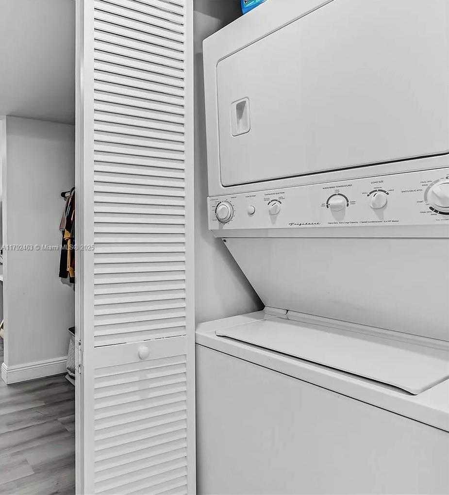 Small Image of 1750 NORTH BAYSHORE DR #4805, Miami Number 16