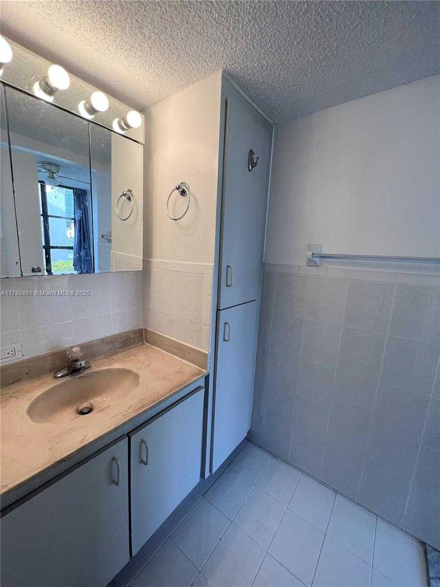 Small Image of 17011 NORTH BAY RD #816, Sunny Isles Beach Number 13