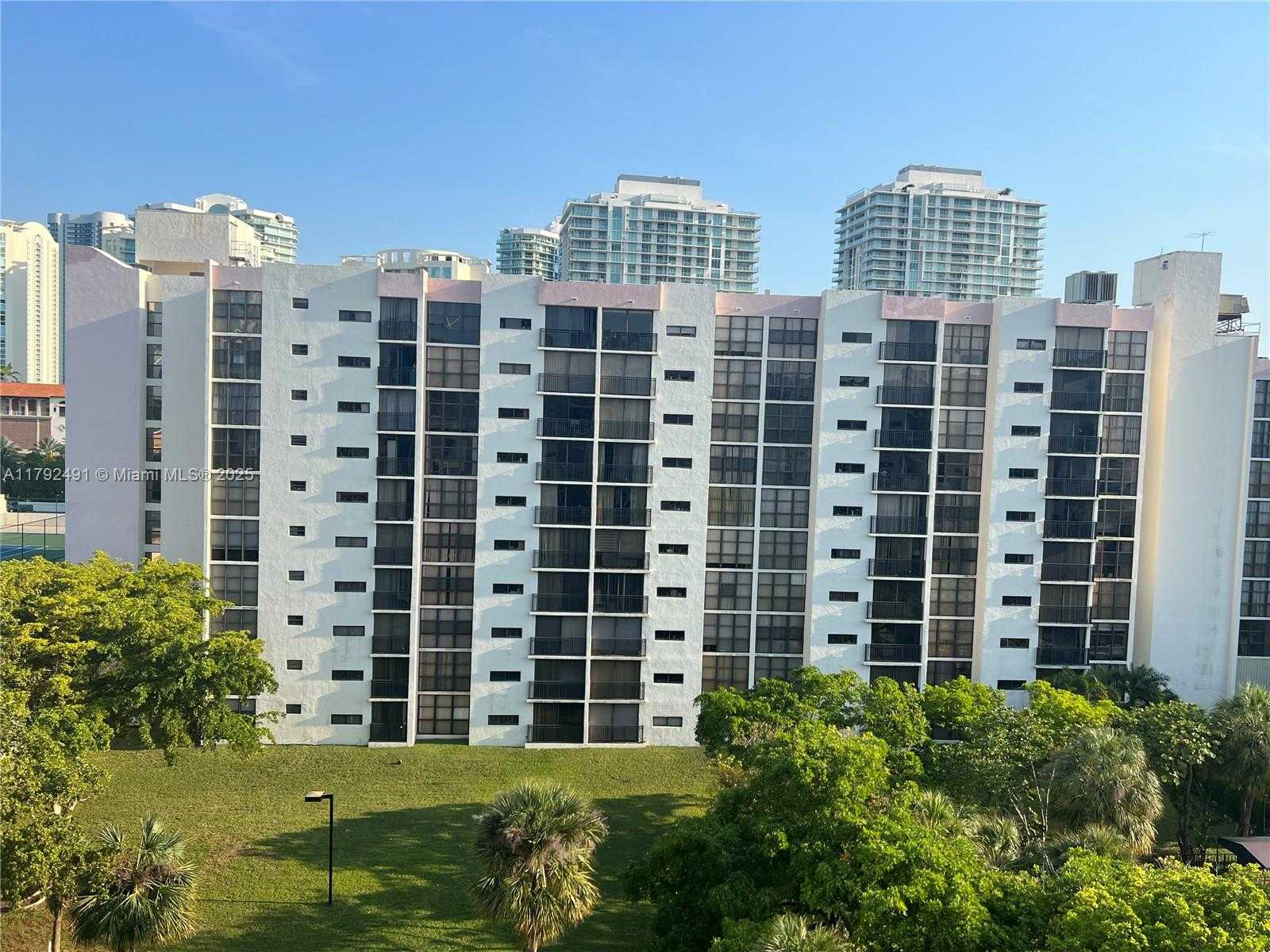 Small Image of 17011 NORTH BAY RD #816, Sunny Isles Beach Number 3