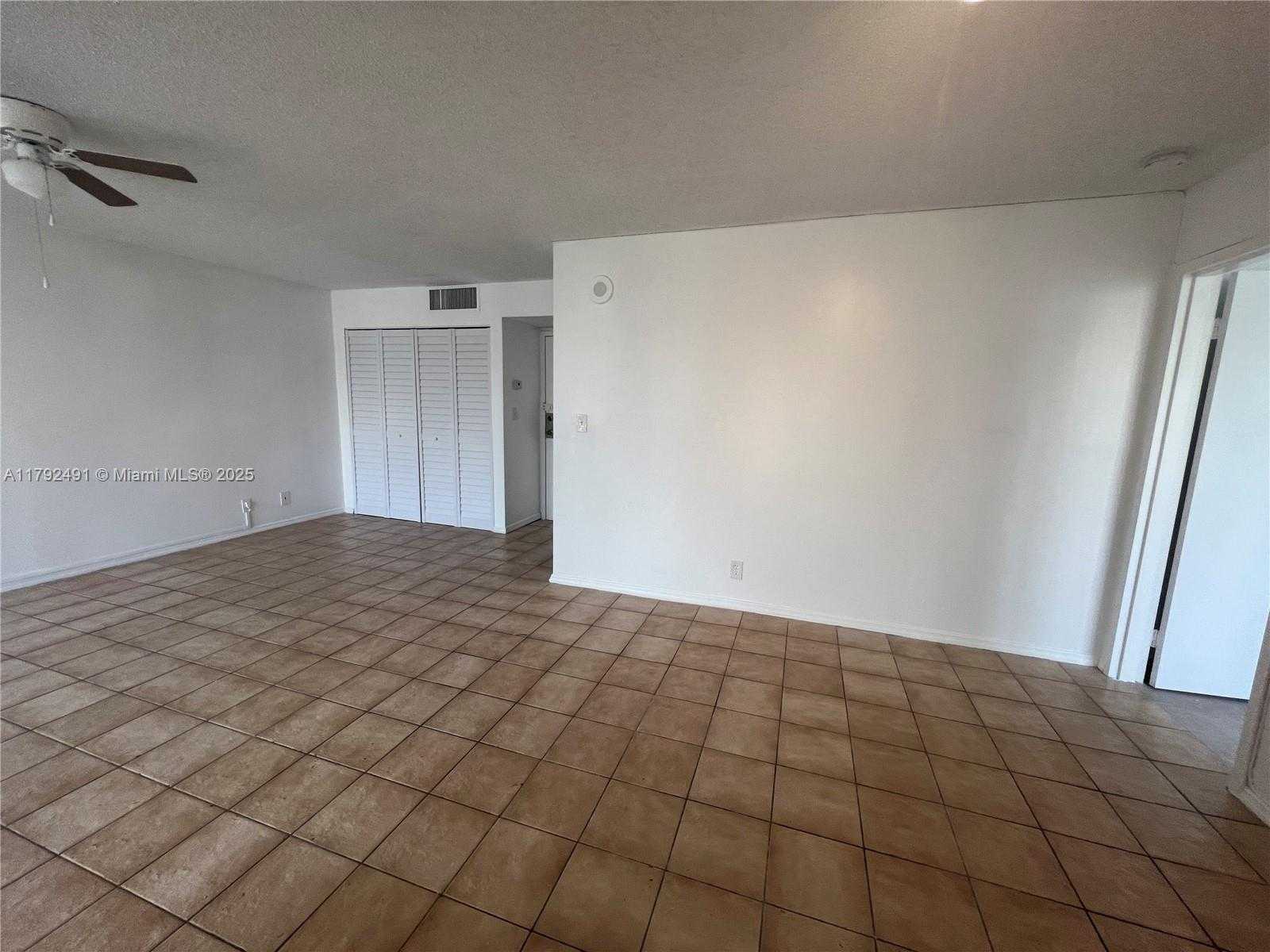 Small Image of 17011 NORTH BAY RD #816, Sunny Isles Beach Number 5
