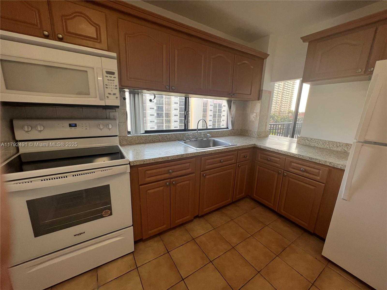 Small Image of 17011 NORTH BAY RD #816, Sunny Isles Beach Number 7