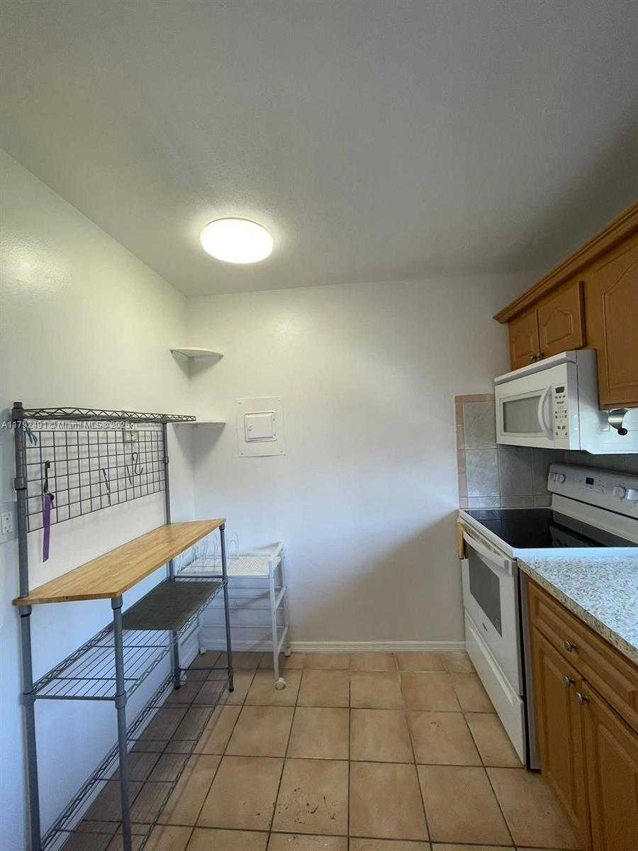 Small Image of 17011 NORTH BAY RD #816, Sunny Isles Beach Number 8