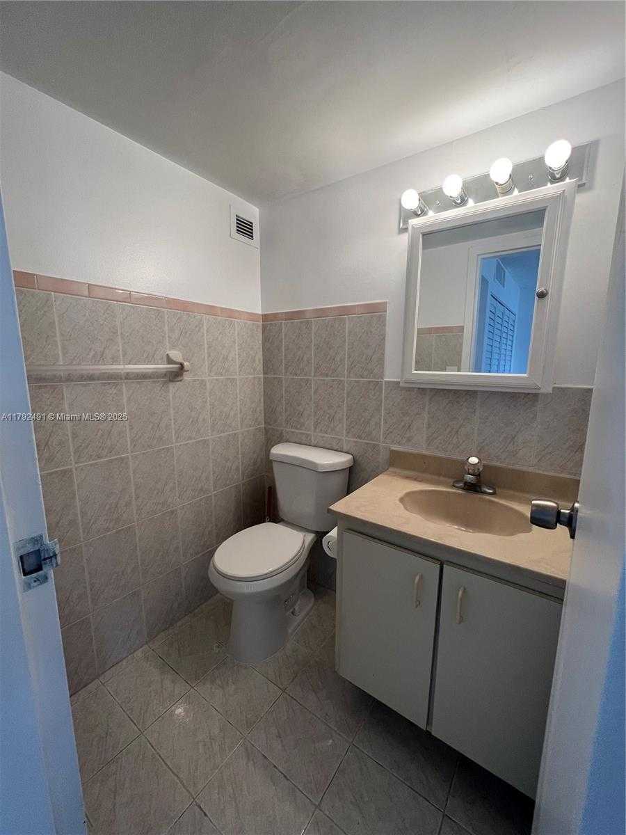 Small Image of 17011 NORTH BAY RD #816, Sunny Isles Beach Number 9